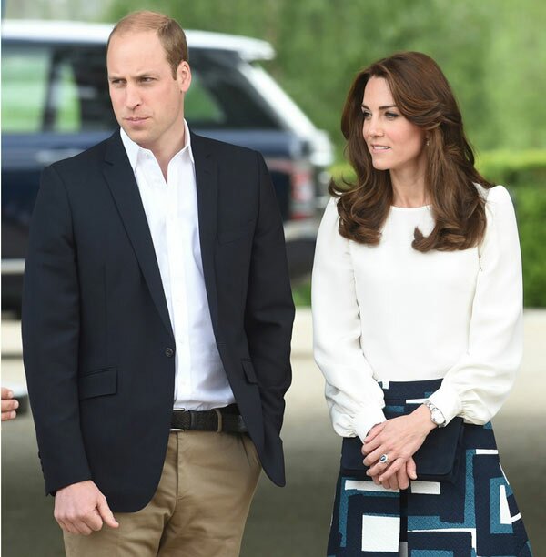 СМИ горячо обсуждают ЭТУ деталь, которую они заметили на фото Кейт Миддлтон и принца Уильяма.